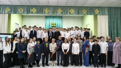 В нашей школе прошла встреча "Диалог поколений: Закон и порядок", объединившая старшеклассников, администрацию и почётных ветеранов МВД, а также государственных и педагогических служащих