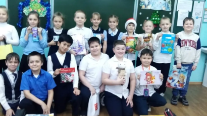 23 желтоқсан күні, Жаңа жыл қарсаңында, 3 «В» сыныбының ата-аналары «Сыныптастарыңа сыйлық» атты акциясын өткізді