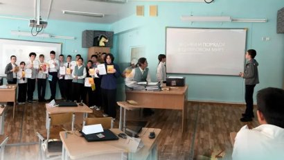 Ұмытылған құпиясөздер, шифрланған файлдар мен цифрлық лабиринттер… Осы аптада жетінші сынып оқушылары ерекше саяхатқа аттанды — «Цифрлық қазыналар әлеміндегі приключение» атты сыныптан тыс іс-шараға қатысты!