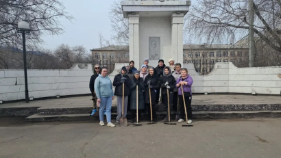 Сегодня в рамках проекта «Таза Қазақстан» прошёл первый общегородской субботник по очистке территории школы