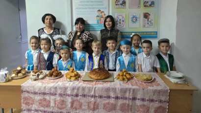 АПҚО бағдарламасын іске асыру аясында сынып жетекшісі Утаркулова Светлана Тулегеновна ең белсенді және қамқор ата-аналармен және балалармен бірлесе отырып, Дүниежүзілік нан күніне орайластырылған «Нан таңы» атты керемет іс-шара дайындап, өткізді
